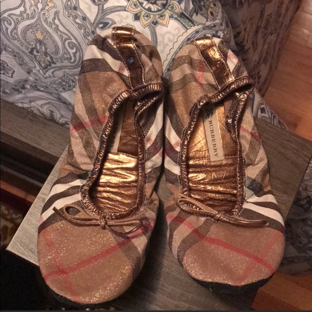 ❌SOLD❌Authentic Burberry Foldable slippers-sparkly